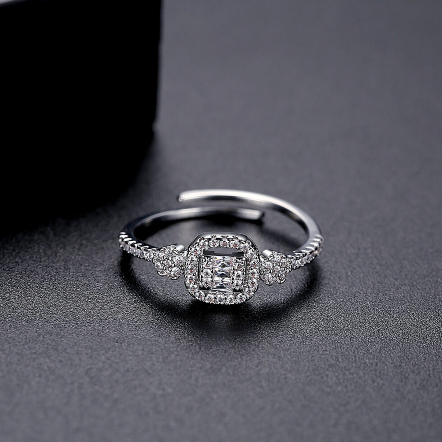 Zirconova Ring