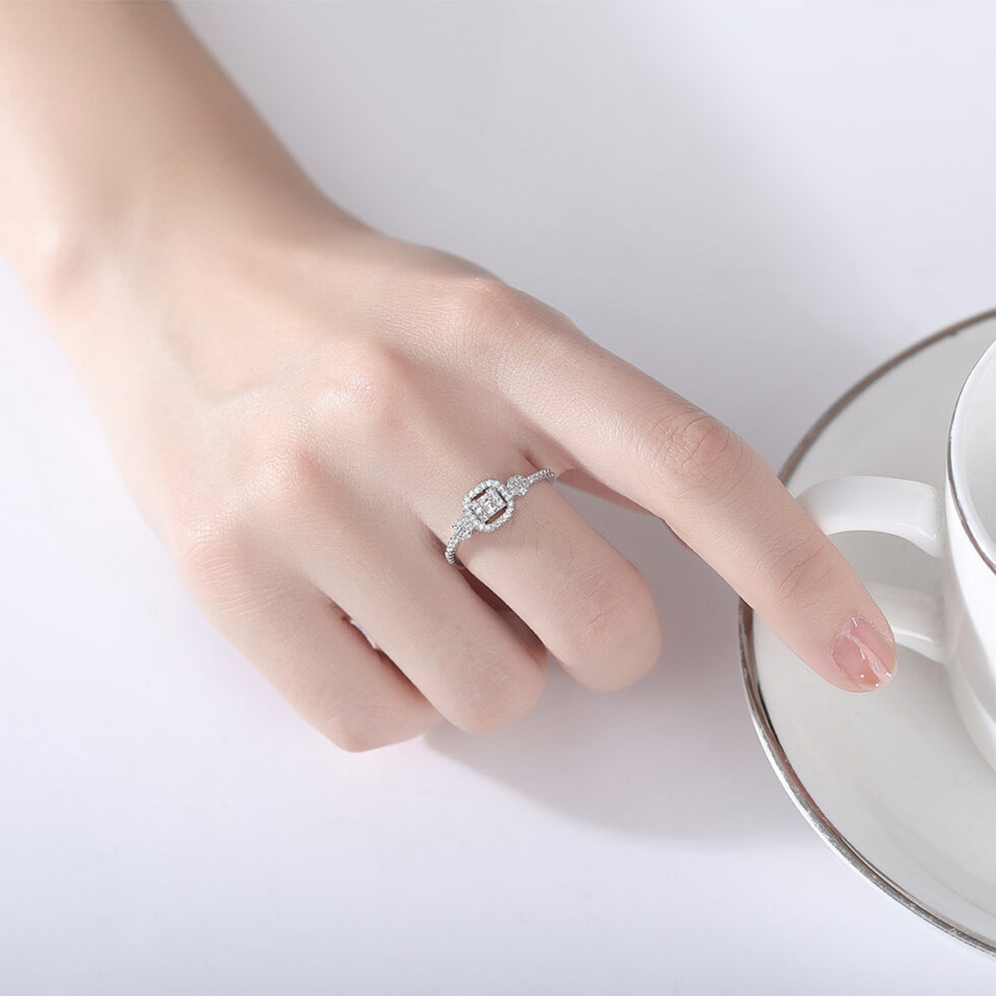 Zirconova Ring