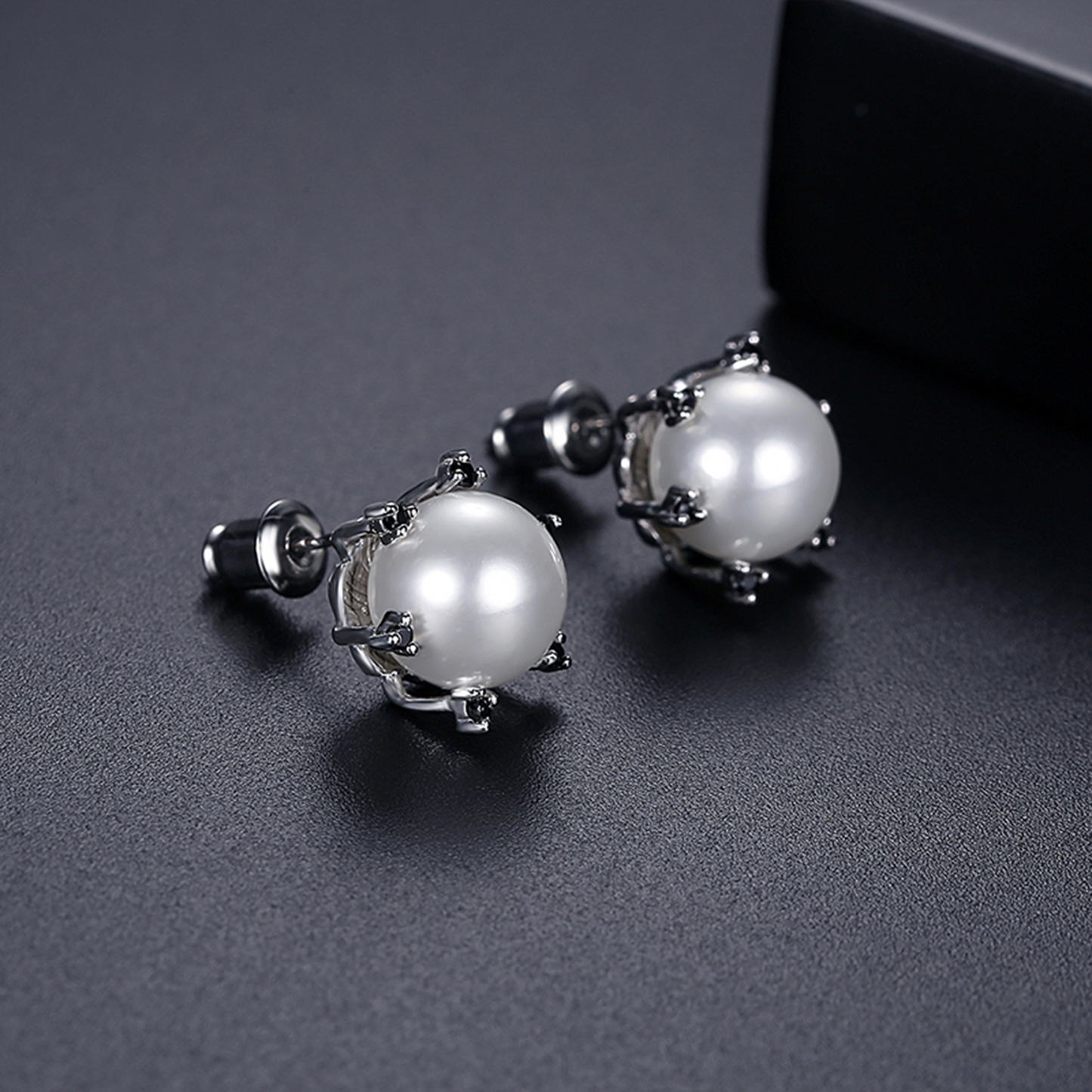 Snow Pearl Stud Earrings