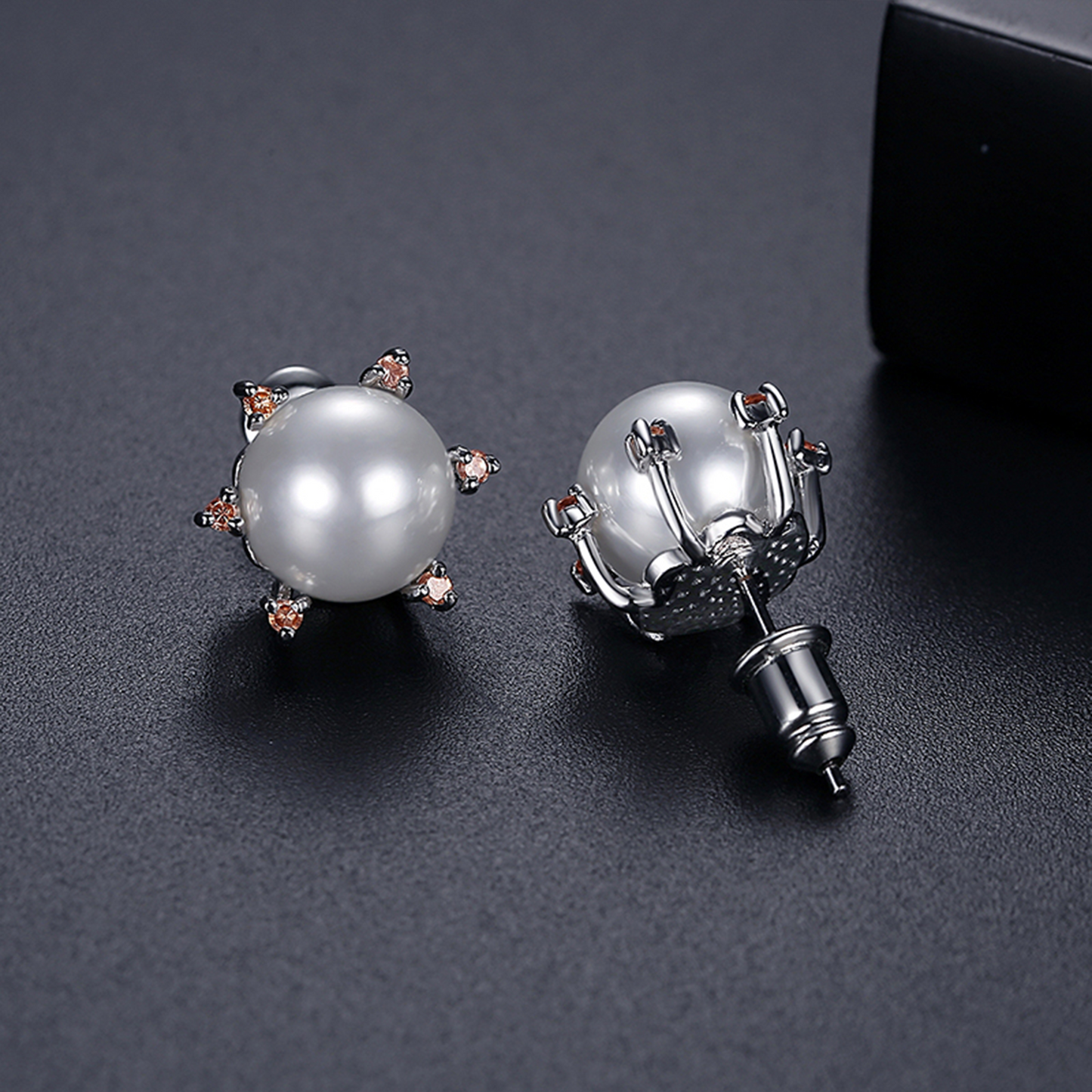 Snow Pearl Stud Earrings